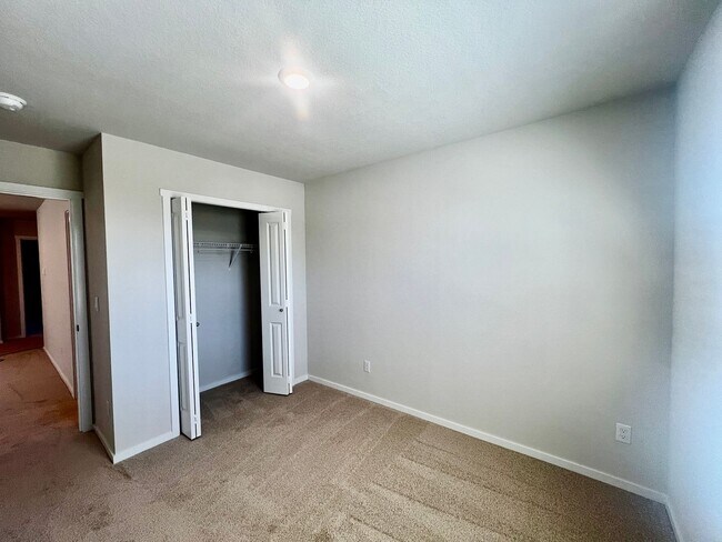 Building Photo - FREE RENT New Beauty! Location, location!!...
