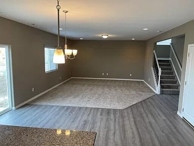 Building Photo - Gorgeous 4-Bed Home in Enclaves at Mountain Vista (D49)