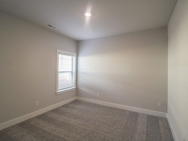 Building Photo - Reduced Rental Rate with $200 Rent Credit for 12 Months!