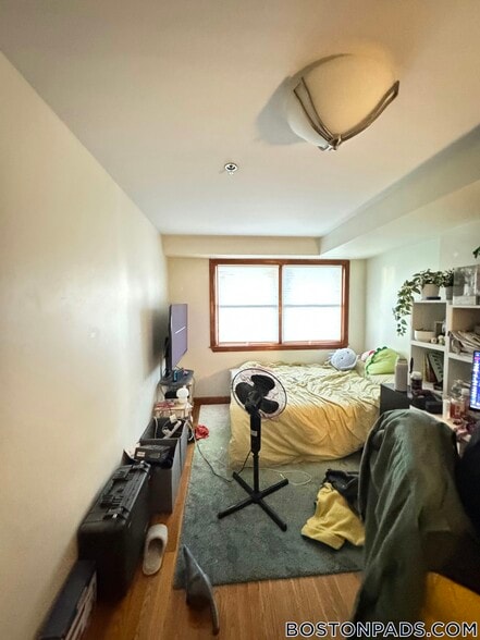 Building Photo - 102 Allston St