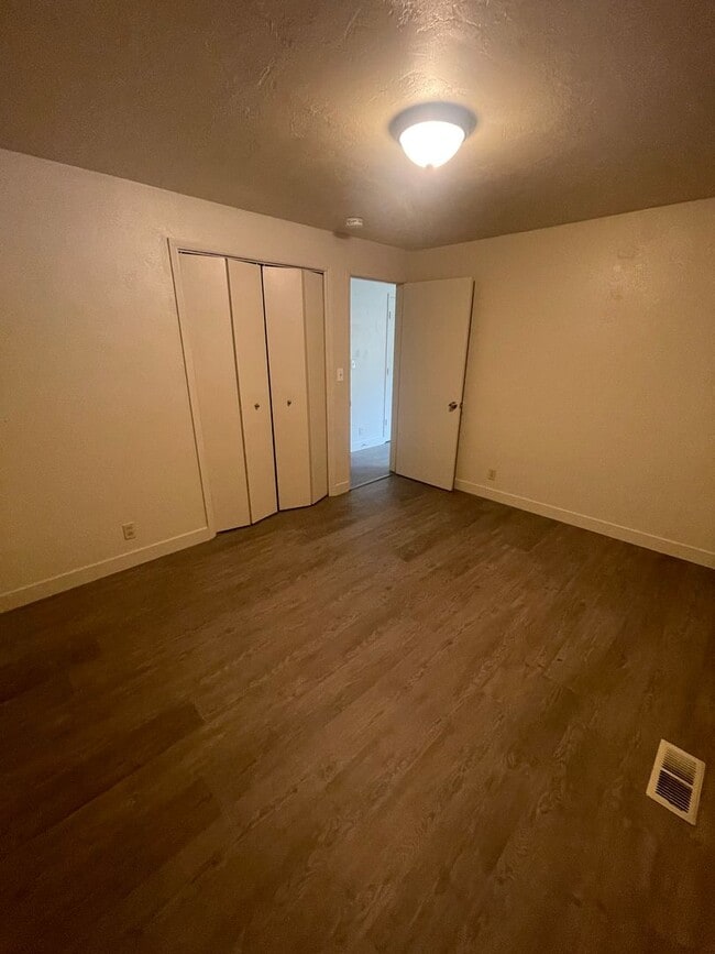 Building Photo - 2 Bedroom in Albany!