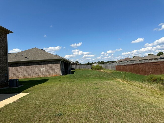 Building Photo - 1/2 off first full month rent move in special