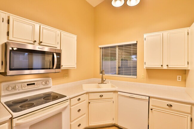 Building Photo - 8438 W Charter Oak Rd