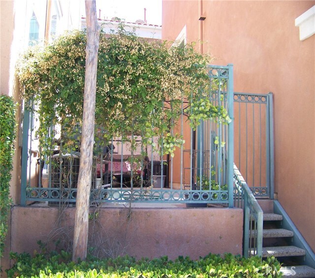Building Photo - 3 Medici Aisle