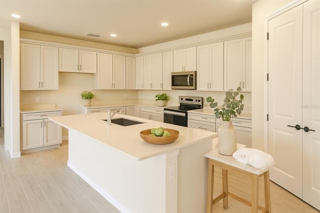 Building Photo - 6735 Willow View Ave