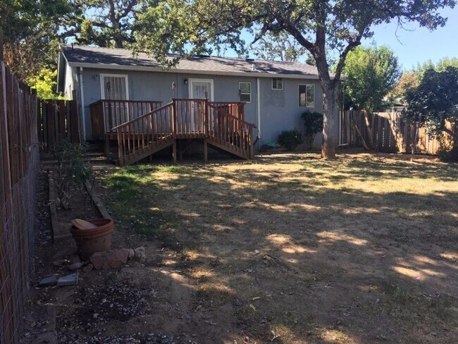 Building Photo - 3 Bedroom w/ Bonus Room on Westside Redding