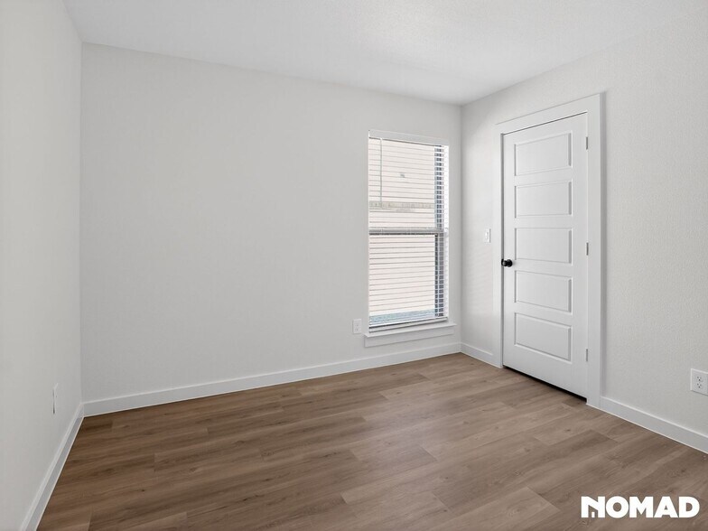 Building Photo - 2160 Langford Ave