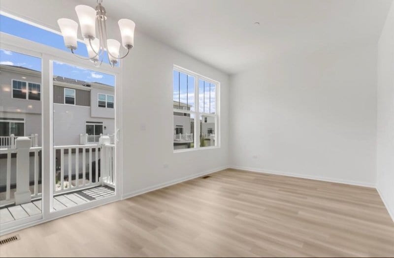 Building Photo - 1060 E Oakton St