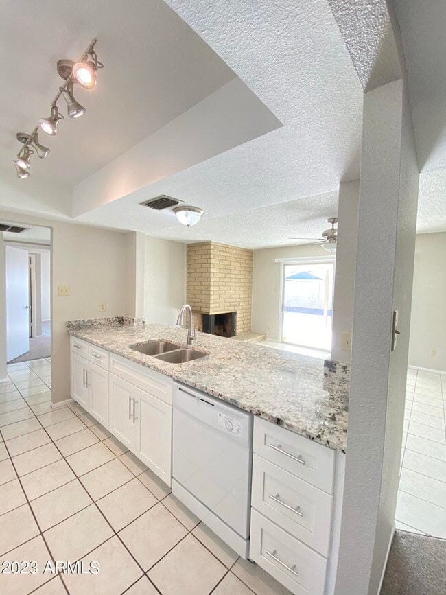 Building Photo - 3633 W Calavar Rd