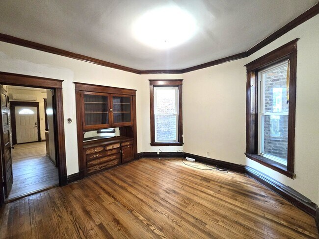 Building Photo - 6339 S Eberhart Ave