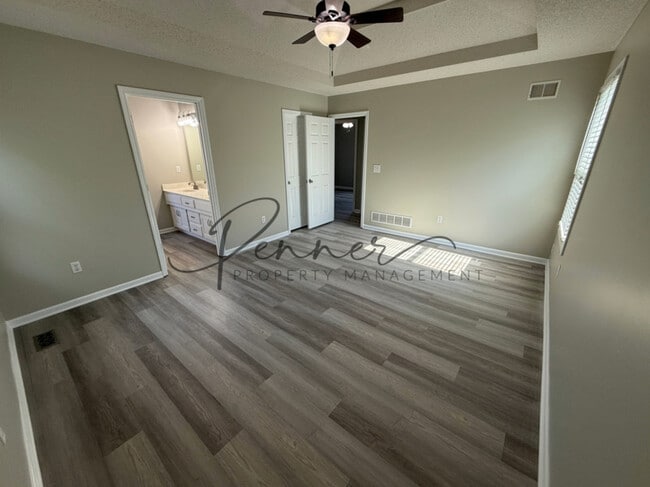 Building Photo - 308 NE Topaz Dr