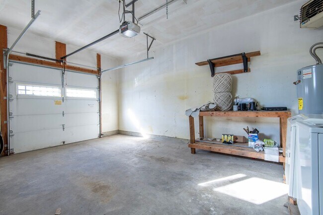 Building Photo - Fully Furnished 2 BR Townhouse in Driggs with Attached Garage