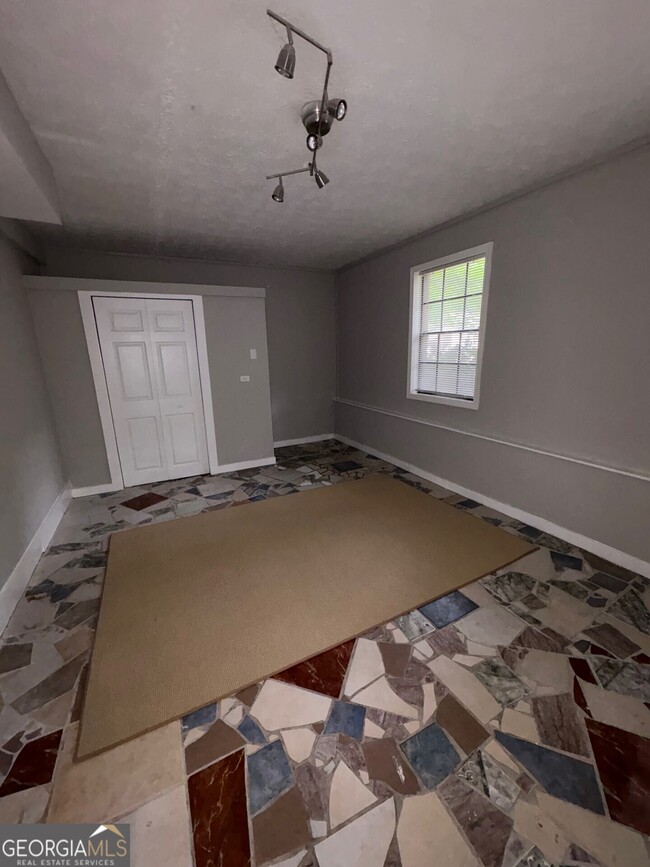 Building Photo - 3932 Tanglewood Rd