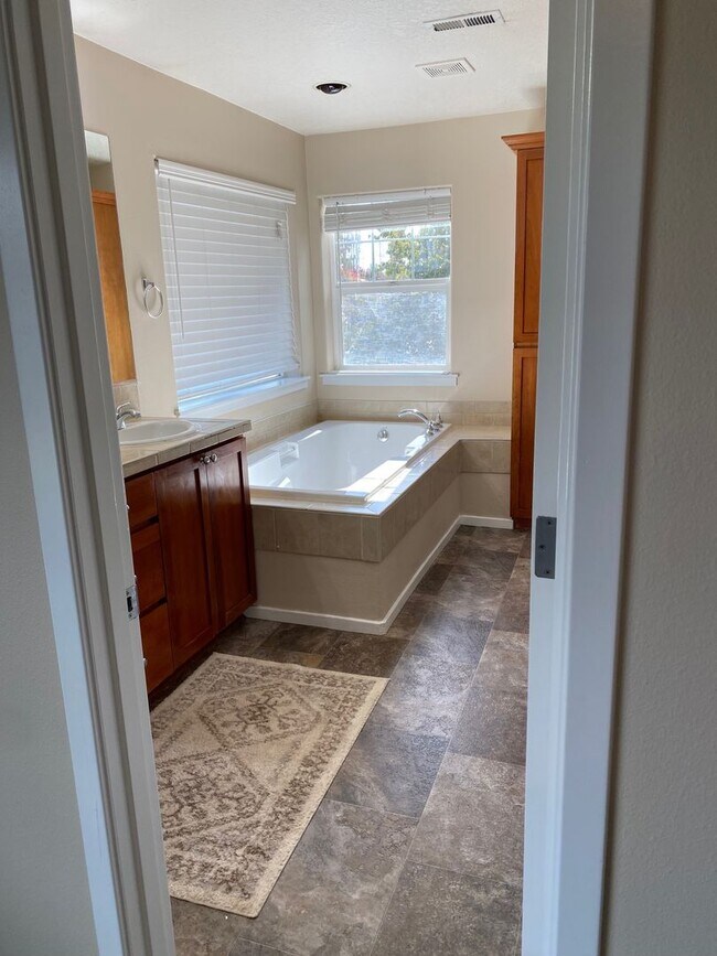 Building Photo - 64th Way House