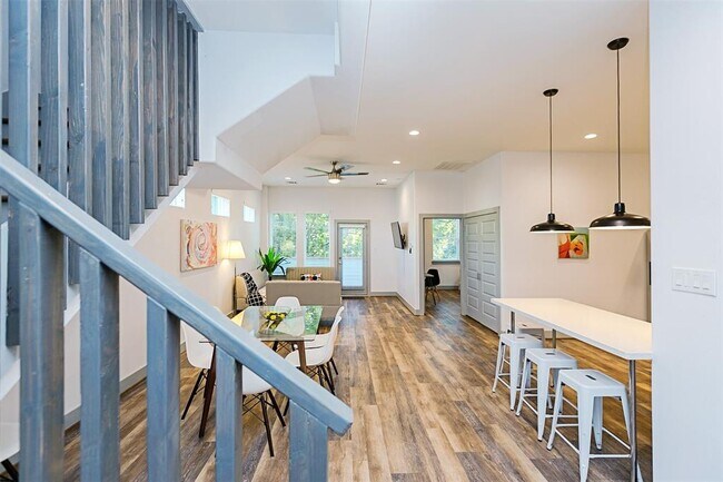 Building Photo - 4303 Chester St