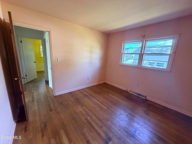 Building Photo - 5 Blue Creek Ln