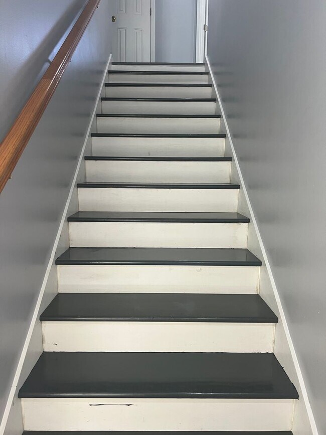 Building Photo - ** 1 Month Free Rent** Beautiful 3 Bedroom/ 2.5 Bath Unfurnished Townhouse in Wellstone!