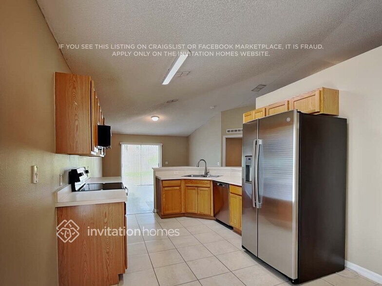 Building Photo - 1710 W Marshall Lake Dr