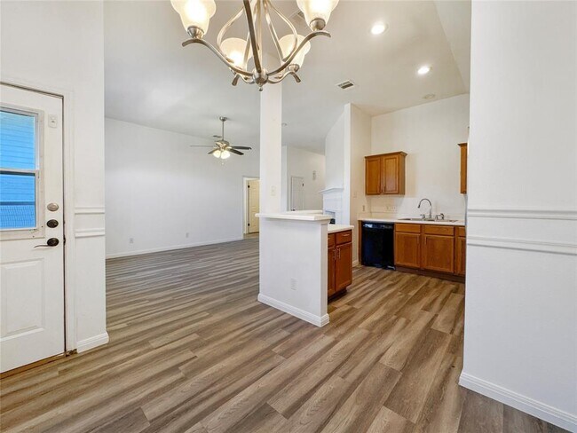 Building Photo - 1901 Holly Springs Dr