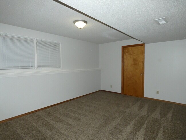 Building Photo - Beautiful Town Home in Kearney, MO