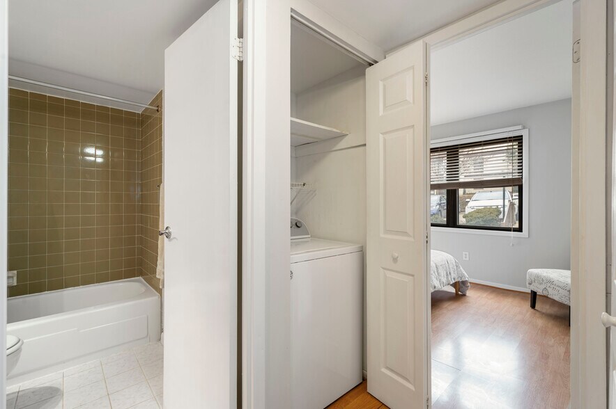 Building Photo - 253 Shawmont Ave