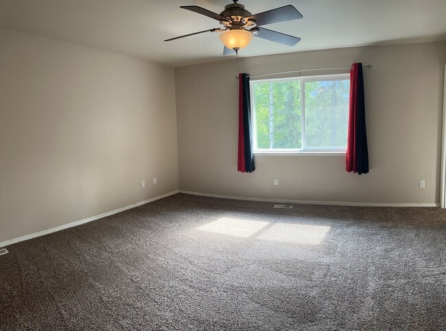 Building Photo - 3 bed/3.5 Baths. Eagle river.