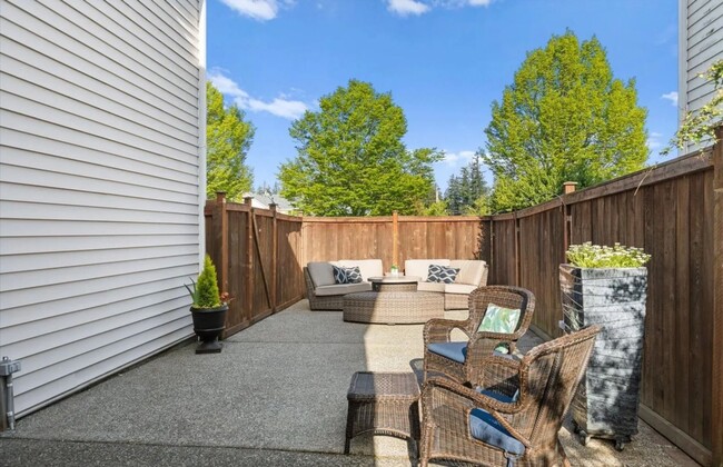 Building Photo - Welcome to this beautiful 3-bedroom, 2.5-b...