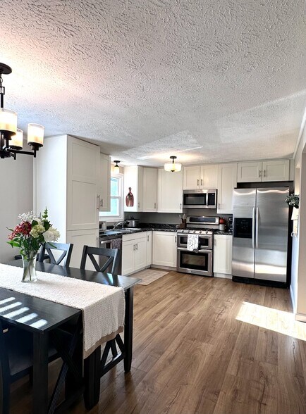 Building Photo - 107 Lakelawn Dr