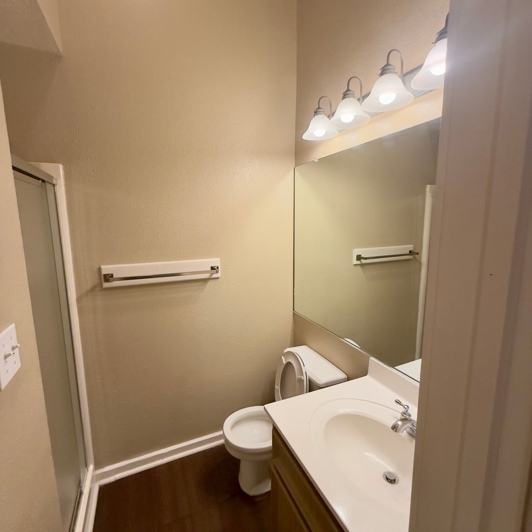 Building Photo - 8680 Piney Shores Dr