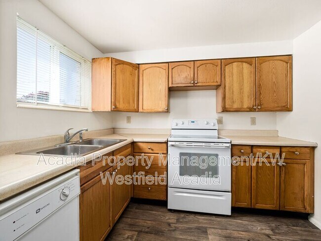 Building Photo - 255 500 N