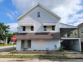 Building Photo - 1300 Howell St