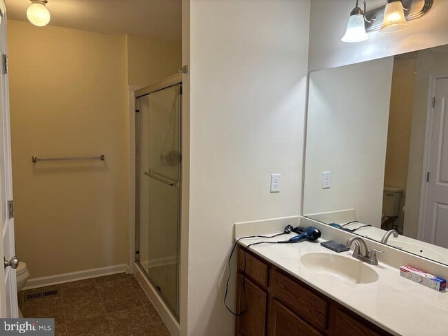 Building Photo - 526 S Twin Lakes Blvd