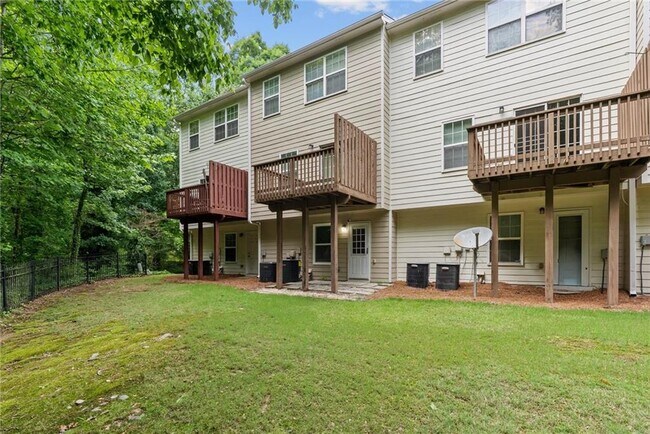Building Photo - 6720 Stoneleigh Way