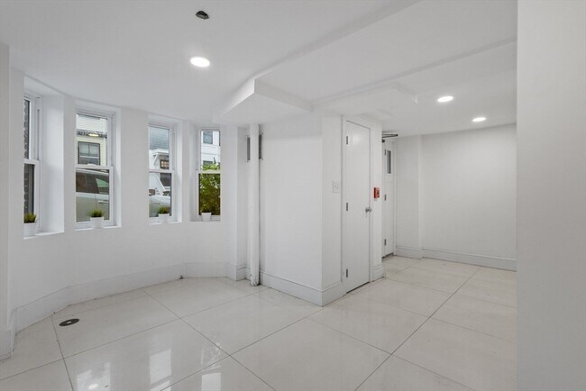 Building Photo - 44 W Eagle St