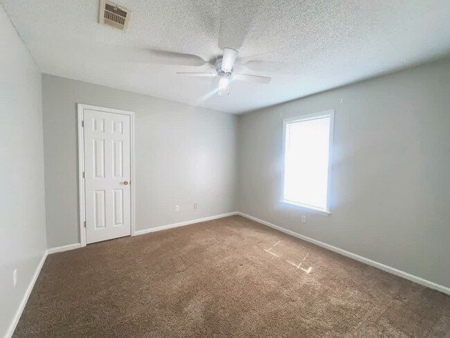 Building Photo - 305 Barfield St