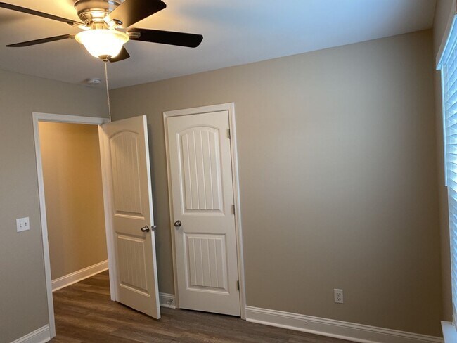 Building Photo - 152 Scarlett Ln
