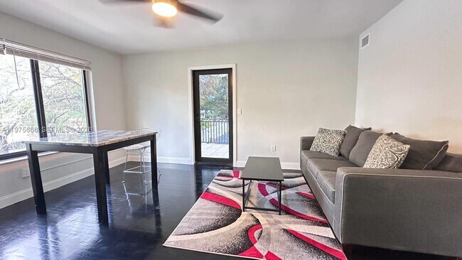 Building Photo - 320 SW 29th Rd