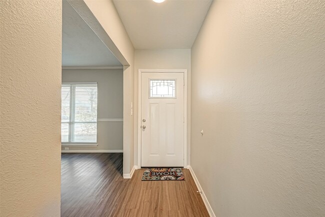 Building Photo - 910 Redway Ln