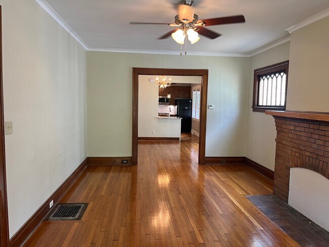 Building Photo - 256 Buckingham Ave