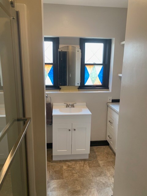 Hallway bathroom - 14829 Carnell St