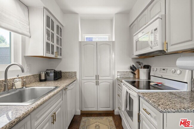 Building Photo - 27462 Country Glen Rd