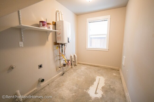 Building Photo - ADS457