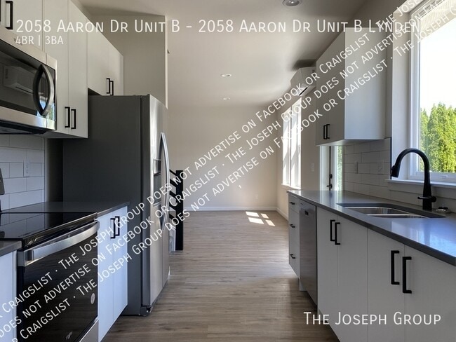 Building Photo - 2058 Aaron Dr