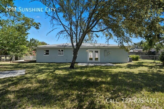 Building Photo - 1713 Valencia Dr E