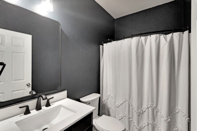 Building Photo - 3012 Montserrat Creek Dr