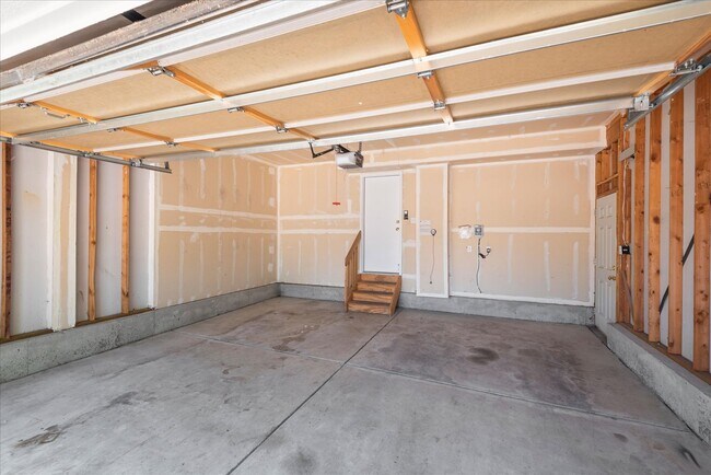 Building Photo - 9320 Cove Creek Dr