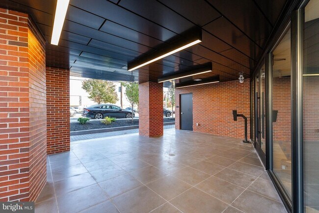 Building Photo - 6910 Ridge Ave