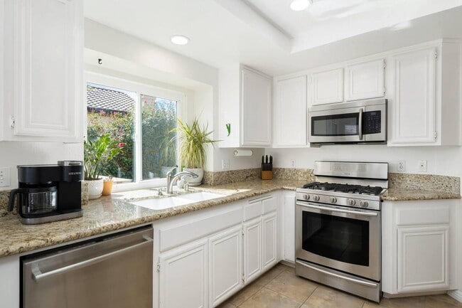 Building Photo - 46253 Mesa Verde Trail