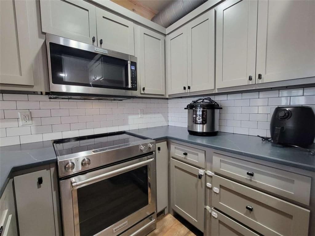 Building Photo - 550 E Main St