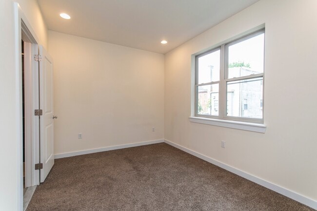 Building Photo - 1614 N Sydenham St